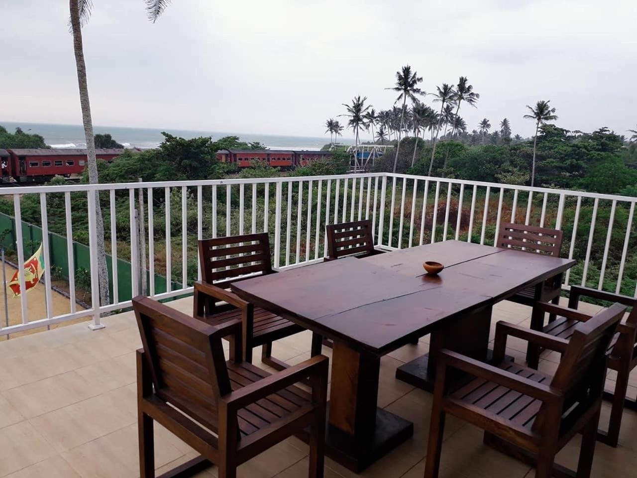 Blue Beach Villa Wadduwa Exterior photo